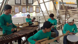 Published on Dec 8, 2017INDONESIAN BAMBOO COMMUNITY PRODUKSI JAM TANGAN BERBAHAN DASAR BAMBU