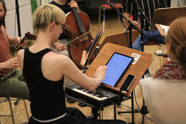 Ensemble Proton Bern in rehearsal (Photo Samuel Andreyev)