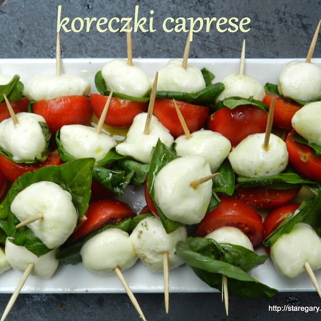 Pomidorki, mozzarella i bazylia - koreczki caprese