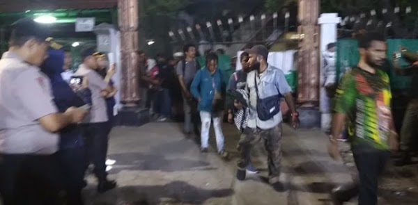 Dikepung Ormas, Evakuasi Seratusan Lebih Mahasiswa Papua Mencekam