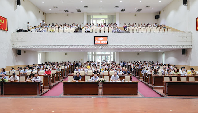 Lãnh đạo quận Bình Thạnh cùng cán bộ, đảng viên nghe quán triệt, triển khai thực hiện  Nghị quyết hội nghị lần thứ 11 Ban Chấp hành Trung ương Đảng khóa XIII. (Ảnh: AH)