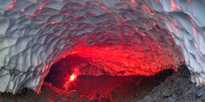 Gua es di Gunung api Mutnovsky