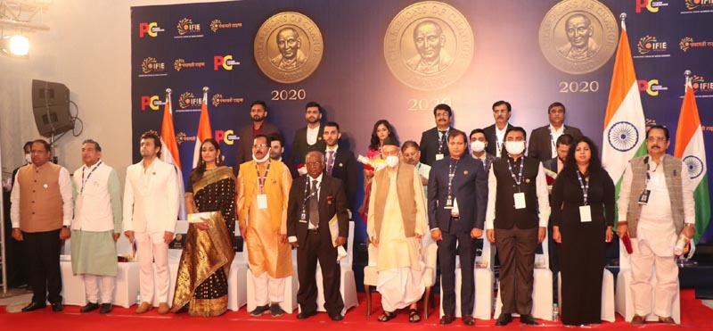 The awardees with Chief Guest and Jury for Champions of Change Award in a group photograph