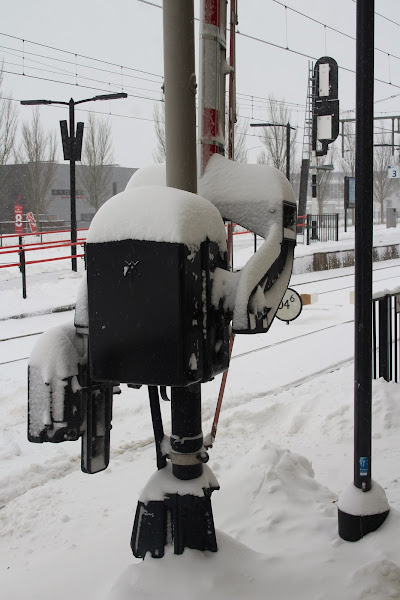 Sneeuw op slagboom