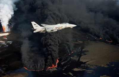 An plane over Kuwaiti burned oil wells and oil lake