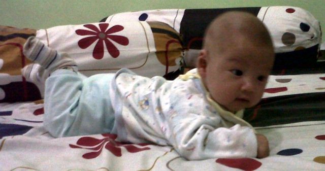 Foto Gambar Bayi Lucu-Lucu Usia 3-5 Bulan