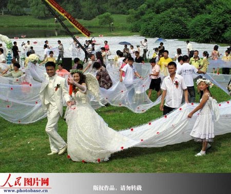 [Long-Wedding_Dress_4.jpg]