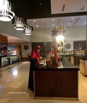 makan di hotel hilton bandung