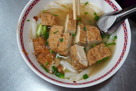 Nai Ek Roll Noodles. Michelin Plate Kway Chap in Yaowarat Bangkok Chinatown 陳億粿條