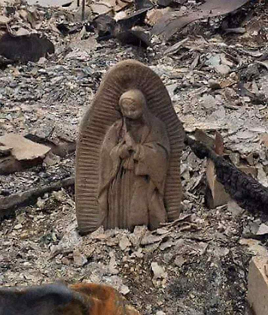 Semi-enterrada mas íntegra após o furacão Harvey, em Robstown, Texas, agosto 2017