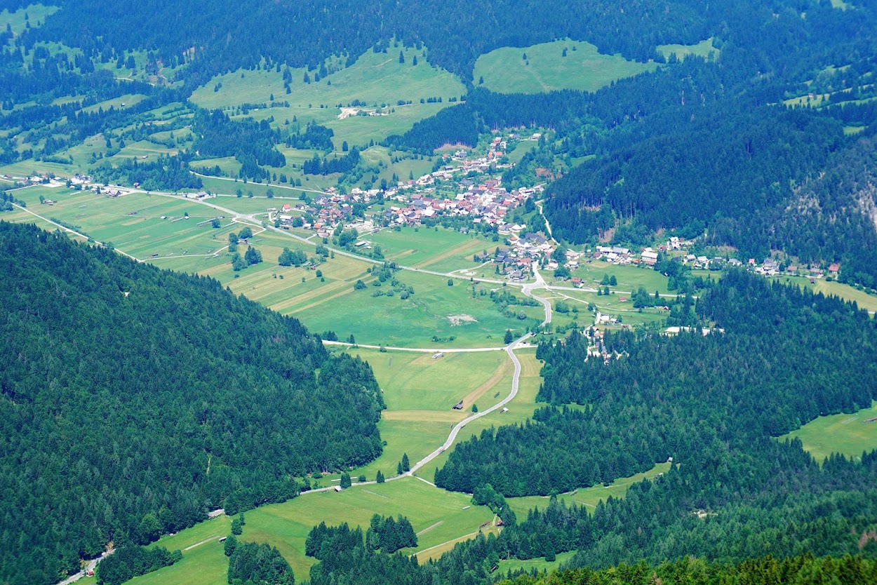 http://lazarowhike.blogspot.com/2017/06/3118-slovenia-vitranc-mountain-peak.html