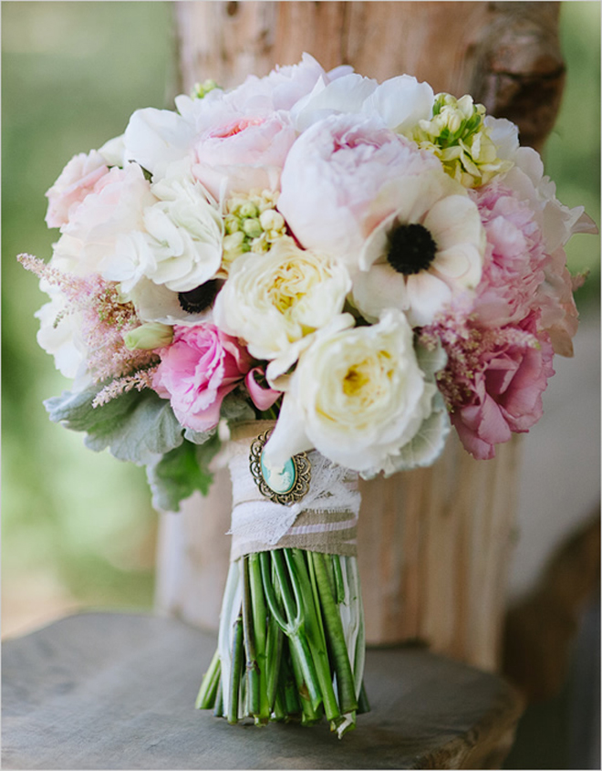 Click here to see ALL the Parts of our 25 Stunning Wedding Bouquets