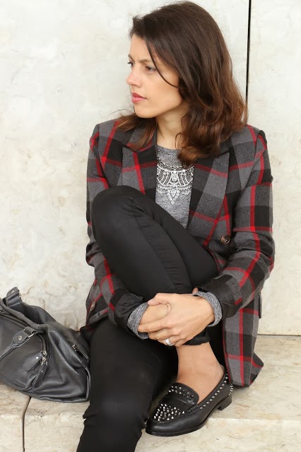 http://ilovefitametrica.blogspot.pt/2014/01/spikes-and-plaid.html