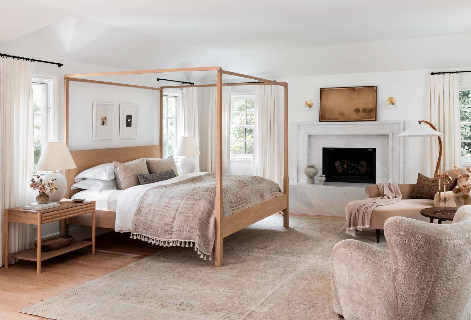 Romantik Bir Yatak Odası Dekorasyonu: Sıcaklık ve Aşkın Buluştuğu Mekan