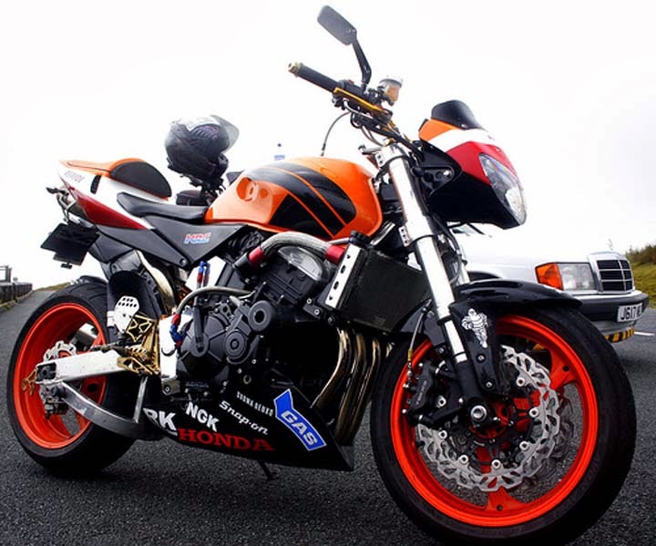 Orange Honda Hornet 600 Extreme Street fighter