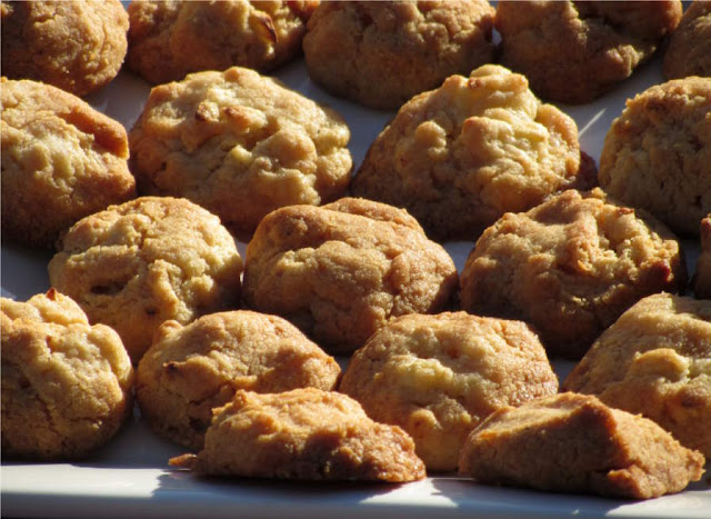 apple and cinnamon biscuits