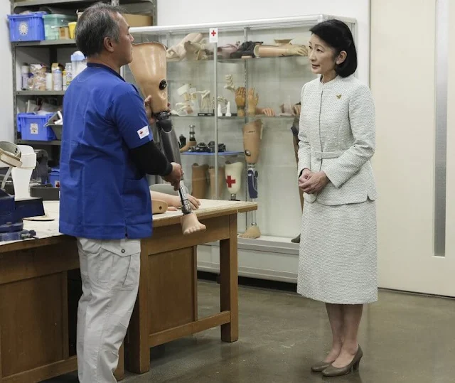 Crown Princess Kiko wore a beige tweed skirt suit, jacket and skirt, during the visit to prosthetic leg manufacturing facility