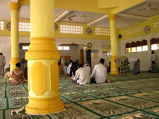 Suasana Dalam Masjid