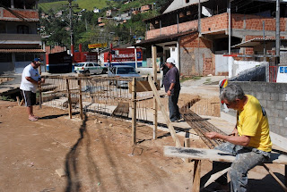 Outra ação importante que marca este início de semana é a construção de uma ponte na Quinta Lebrão