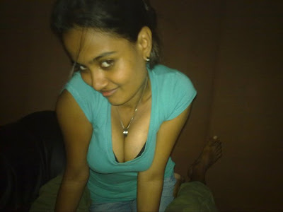 indian girl friend down blouse
