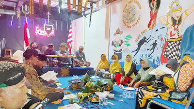 Paguyuban Macapat Peringati Hari Pahlawan  Di Kinanthi Scout Riders Coffe