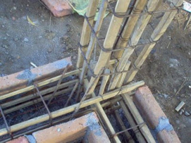  Rumah  2  Lantai  Menggunakan Struktur Beton Bertulang Bambu  
