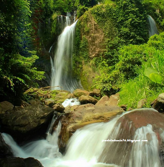 [http://FindWisata.blogspot.com] Mengeksplor Pesona Keindahan Air Terjun Lembah Pelangi Tanggamus