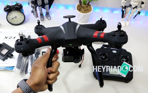  Jika berbicara perihal drone apa yang cocok untuk seorang pilot pemula BAYANGTOYS X21 Indonesia, Unboxing Drone Vedography Murah 