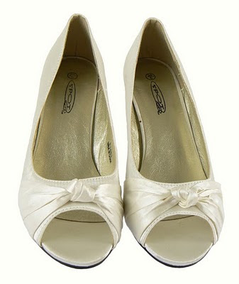 Wear flat shoes wedding Make sure the ivory shoes are ivory wedding bridal