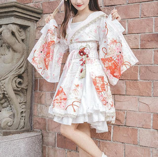 4 Jenis Model Baju Street Unik Ala Wanita Jepang