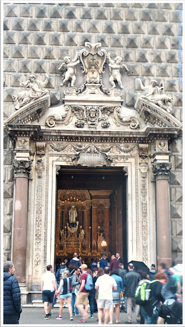 Napoli; Palazzo Sanseverino; Chiesa del Gesù Nuovo; Igreja barroca