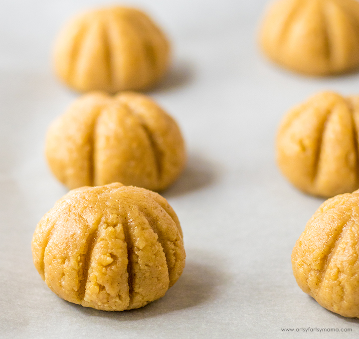 Pumpkin Cookie Truffle Pops