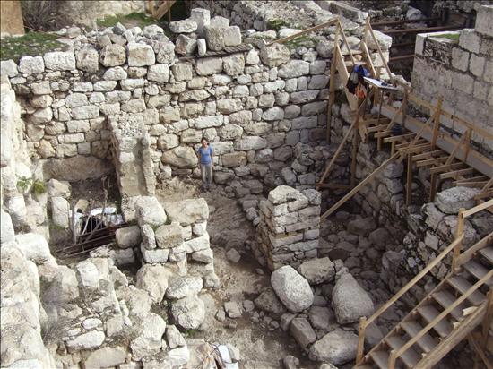 Restos de muralla que podría ser obra del Rey Salomón