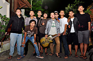 Up (Left-Right): Ipram | Apbie | Seno | Ekawan | Furqon | Adit | Arya | Hari | Arif || Down: Dede