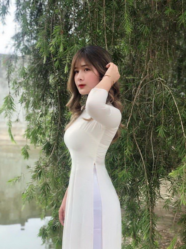 Nữ sinh áo dài trắng