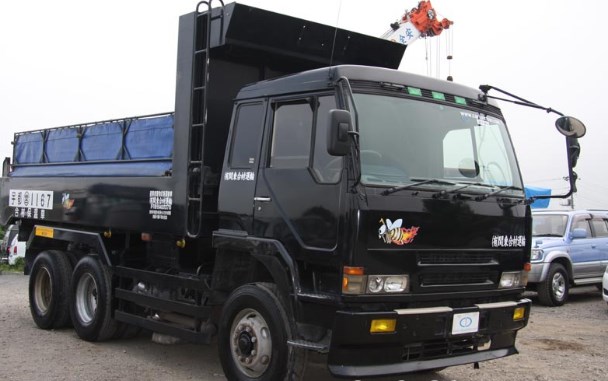 variasi dam truk Mitsubishi Fuso