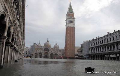 Venice is Swimming By: www.CuteeGroup.TK