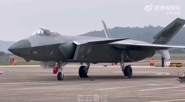 وزارة الدفاع التايوانية: الصين ترسل 31 طائرة و 4 سفن إلى مضيق تايوان
