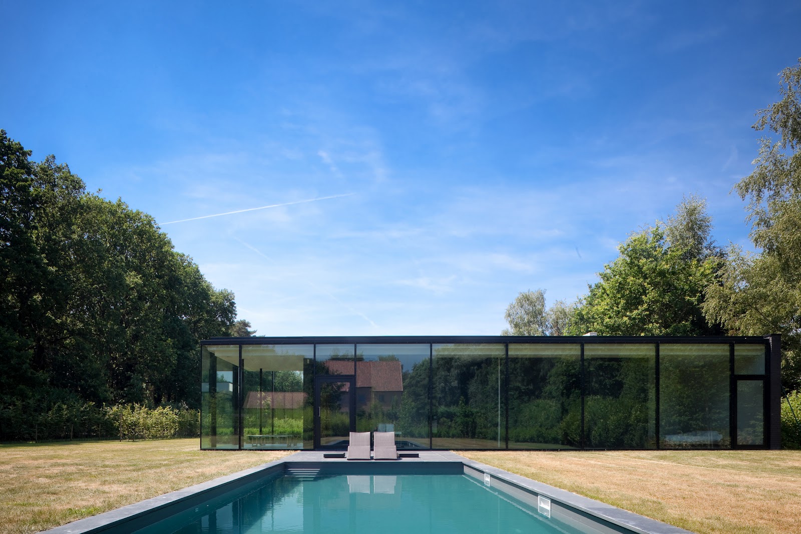 Ultra Modern Glass House Architecture Modern Design By