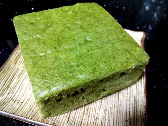 Steamed matcha cake... I'm sure it has egg in it.