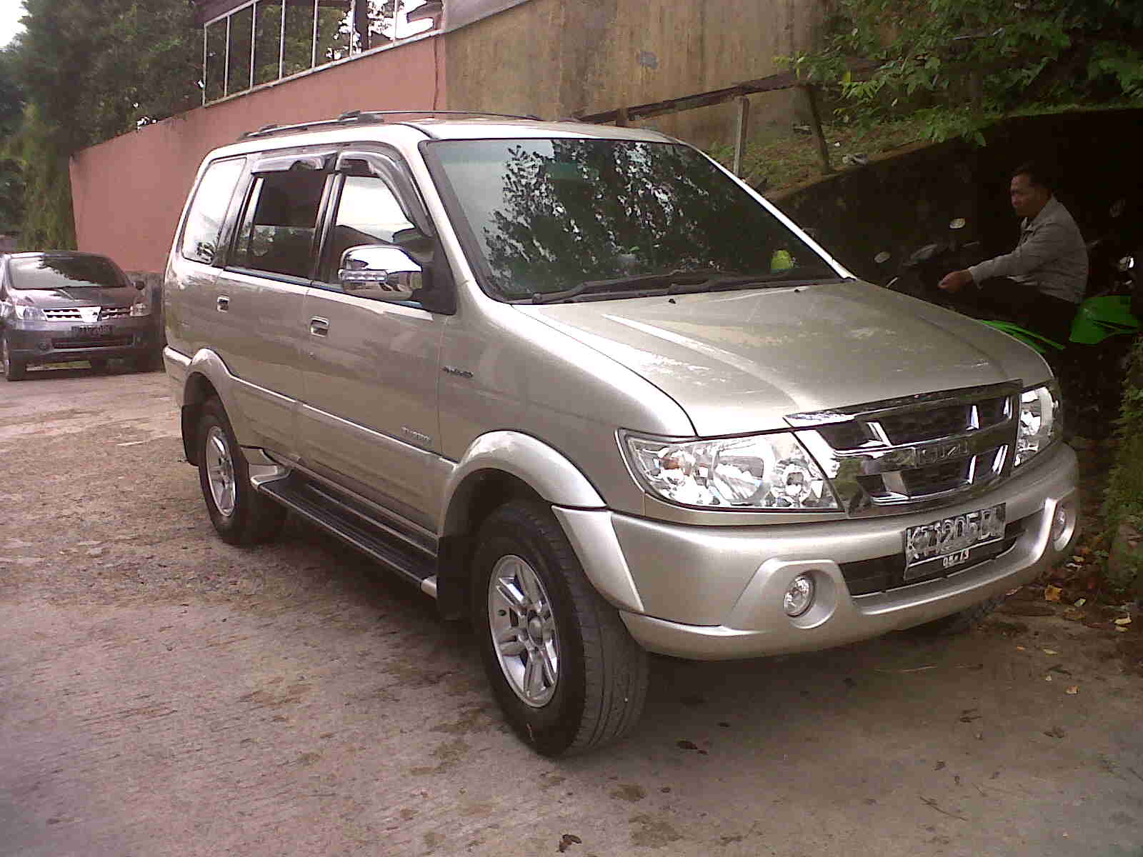 IKLAN BISNIS SAMARINDA Dijual Mobil Samarinda Isuzu 