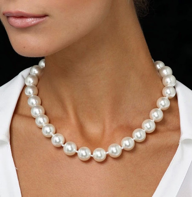 Short Pearl Necklaces