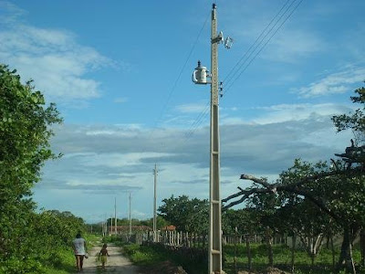 Foto da obra do Programa Luz Para Todos no Povoado Tamarindo em 04/2008