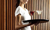 ΠΑΘΑΜΕ … ΣΟΚ! Μια πλούσια γυναίκα προσπαθεί να προσβάλει μια κωφή σερβιτόρα, ώσπου έγινε αυτό…