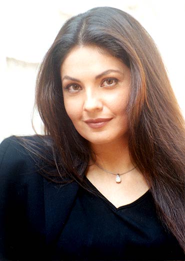 Pooja Bhatt HD Wallpaper