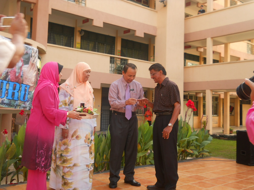 UBK SMK KAJANG UTAMA: SAMBUTAN HARI GURU SMK KAJANG UTAMA