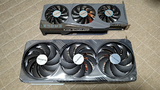 RTX3080tiとRTX4090の本体のサイズ比較1