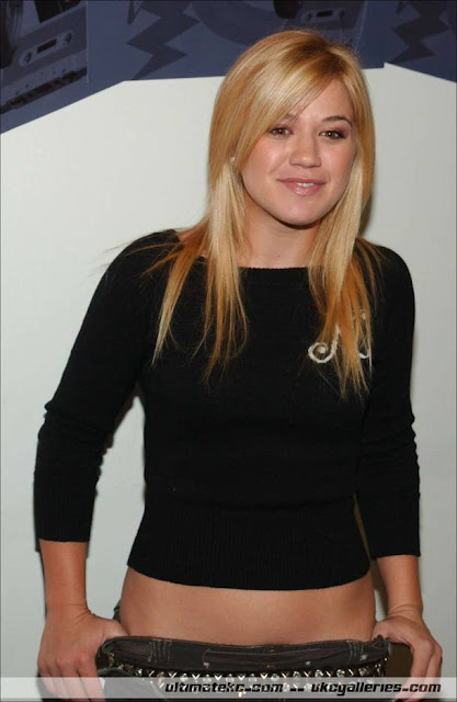 Shoulder Length Hairstyles by Kelly Clarkson