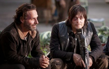 Foto de Rick e Daryl sentados antes de gravação das cenas. Personagens talvez presentes até Walking Dead 12