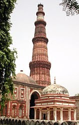 Delhi-famous-places-Qutub-Minar